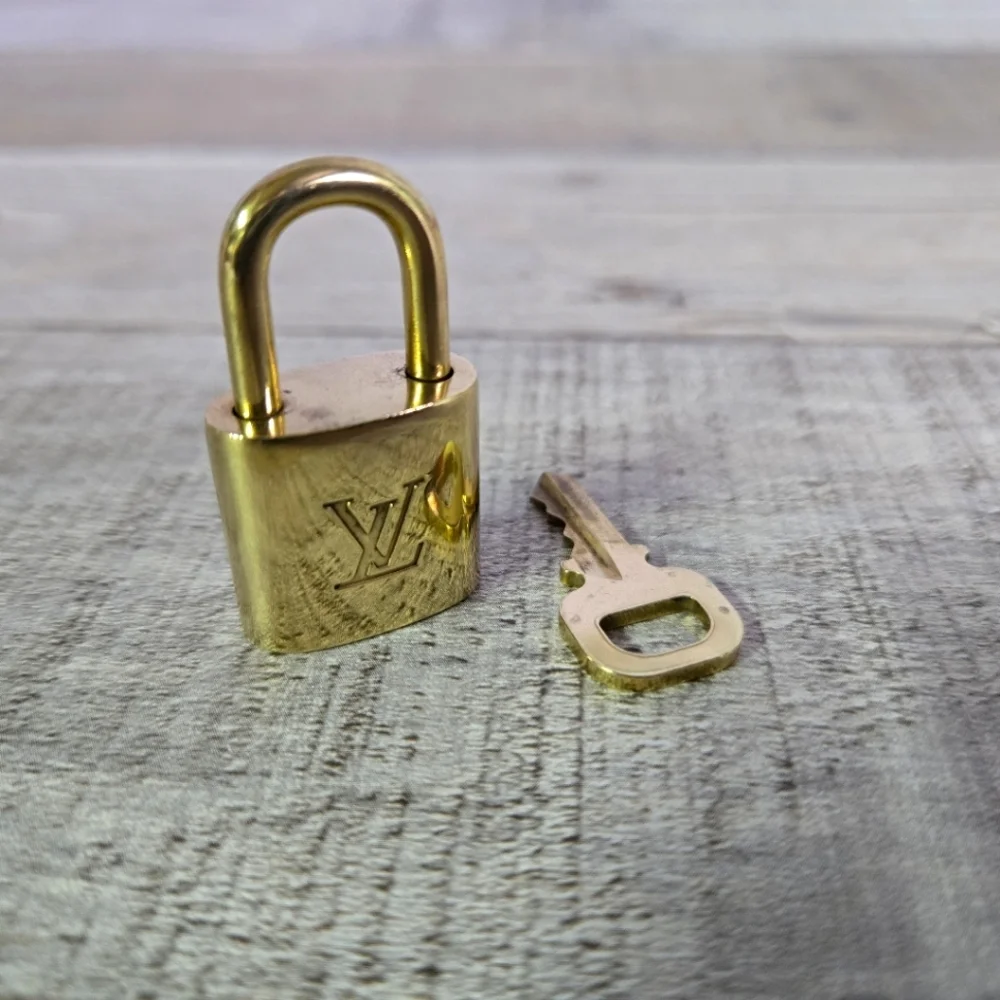 LOUIS VUITTON | Vintage Gold Padlock & Key #317 - Picture 2 of 4